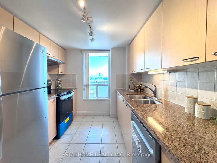 Property Photo: 51 Saddlecreek Drive 605 ON L3T 7Z1