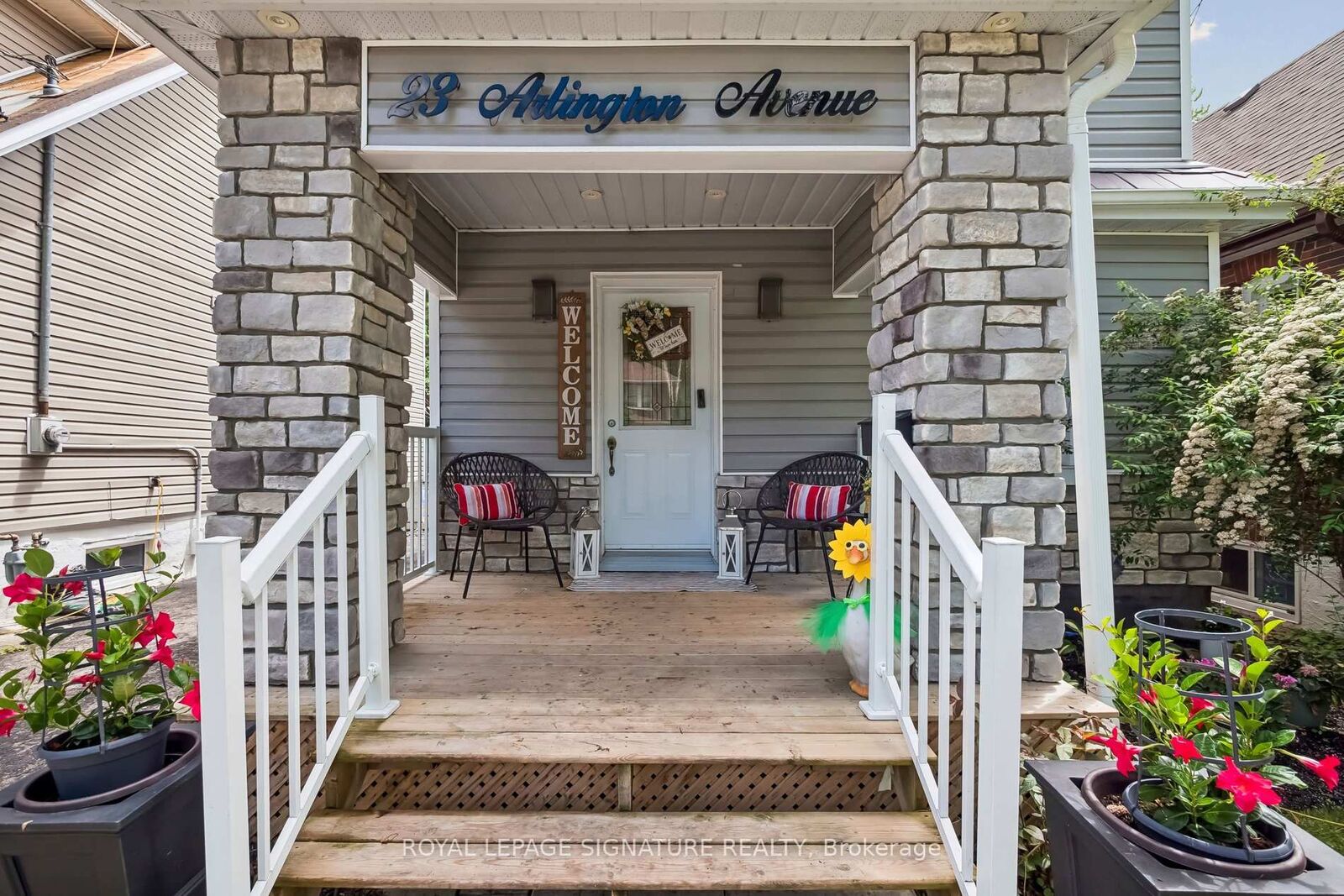 Property Photo:  23 Arlington Avenue  ON L1G 2N3 