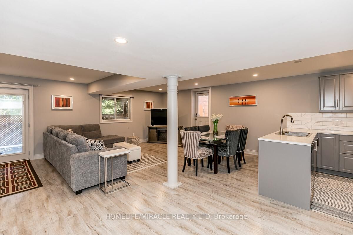 Photo de la propriété:  60 Edwards Drive Basement  ON L4N 9K8 