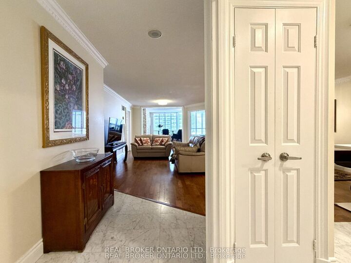 Property Photo: 130 Carlton Street 602 ON M5A 4K3