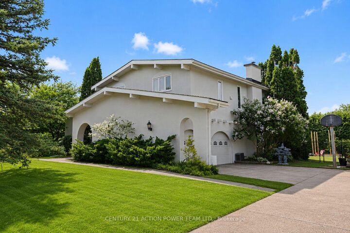 Property Photo: 1558 Bella Vista Drive N ON K4C 1A7