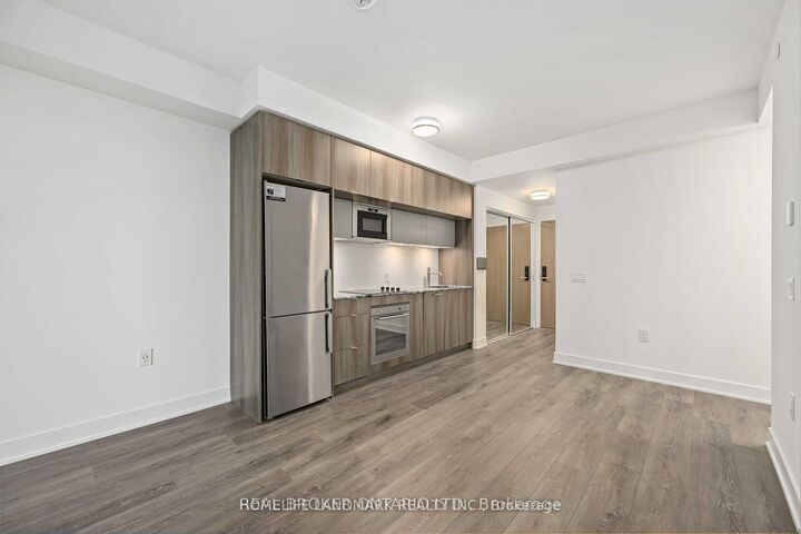 Property Photo: 575 Bloor Street E 3406 ON M5W 0B2