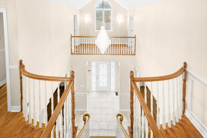 Property Photo: 5 Cassone Court ON K2G 5V6