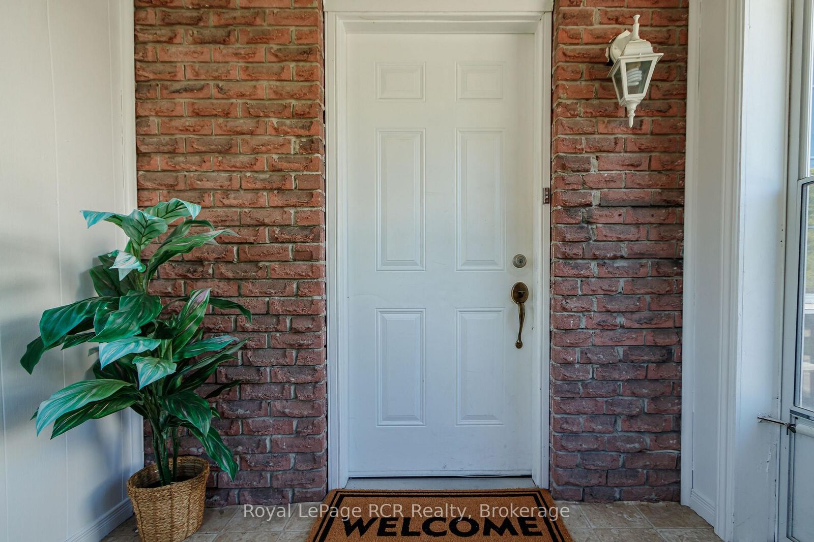 Property Photo: 92 Alice Street ON L9Y 3S1