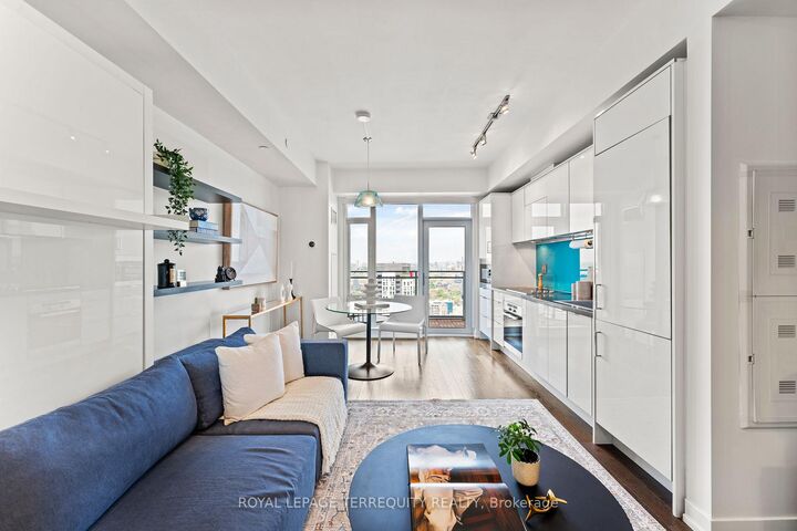 Property Photo:  21 Widmer Street 4203  ON M5V 0B8 