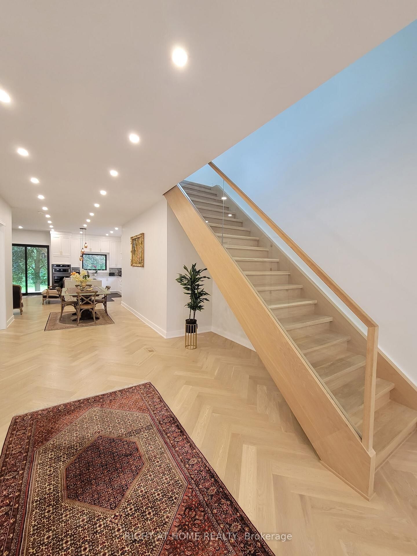 Property Photo: 215 Bayview Avenue ON L4P 2T3