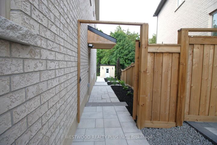 Property Photo: 94 Bowline Vista N/A Lower ON L9N 0W3