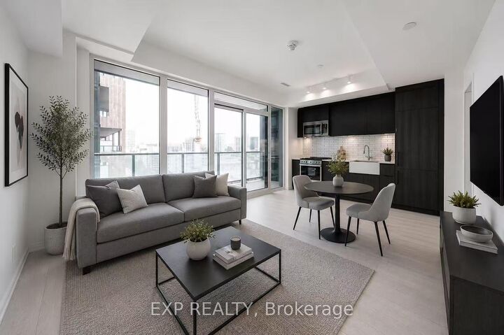 Property Photo: 270 Dufferin Street Lph02 ON M6K 0H8