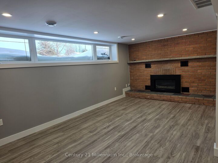Photo de la propriété: 398 Kingsway Street E Unit 2 ON N2Z 1W3
