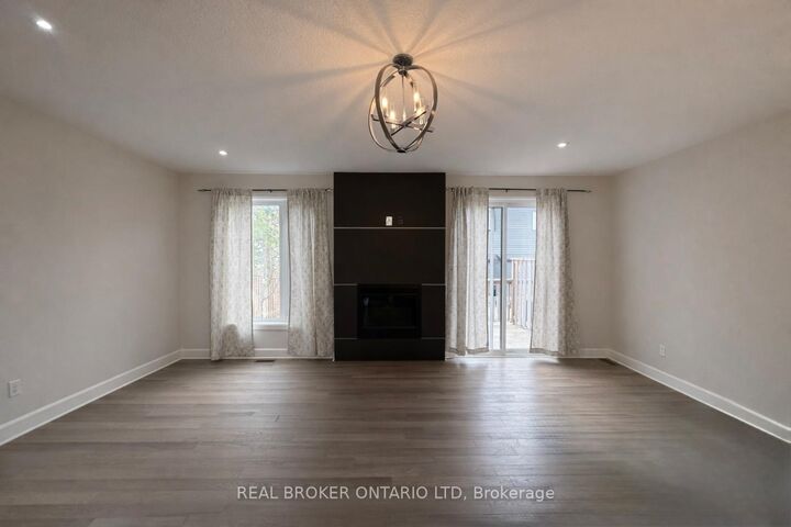 Property Photo: 499 Sophia Crescent 32 ON N6G 0X9