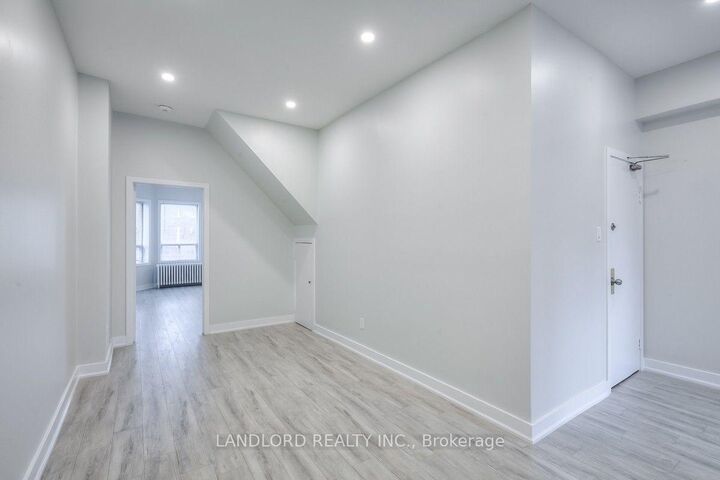 Property Photo: 37 Grange Avenue 2 ON M5T 1C6