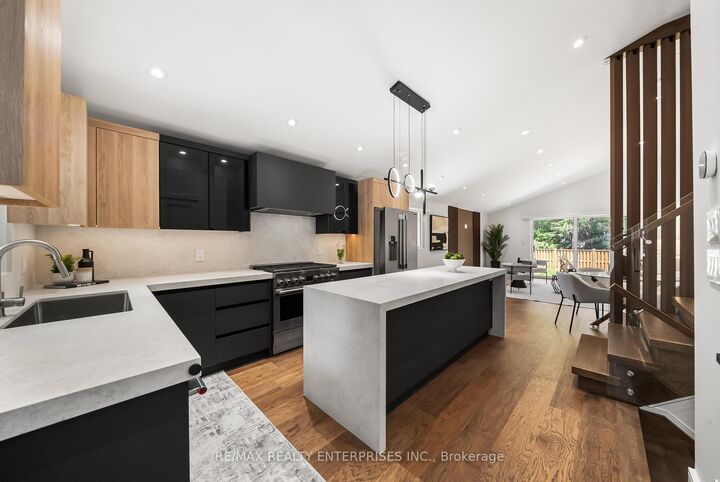 Property Photo: 1495 Thetford Court ON L5J 3N2