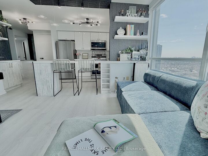 Property Photo: 5740 Yonge Street 1904 ON M2M 0B1