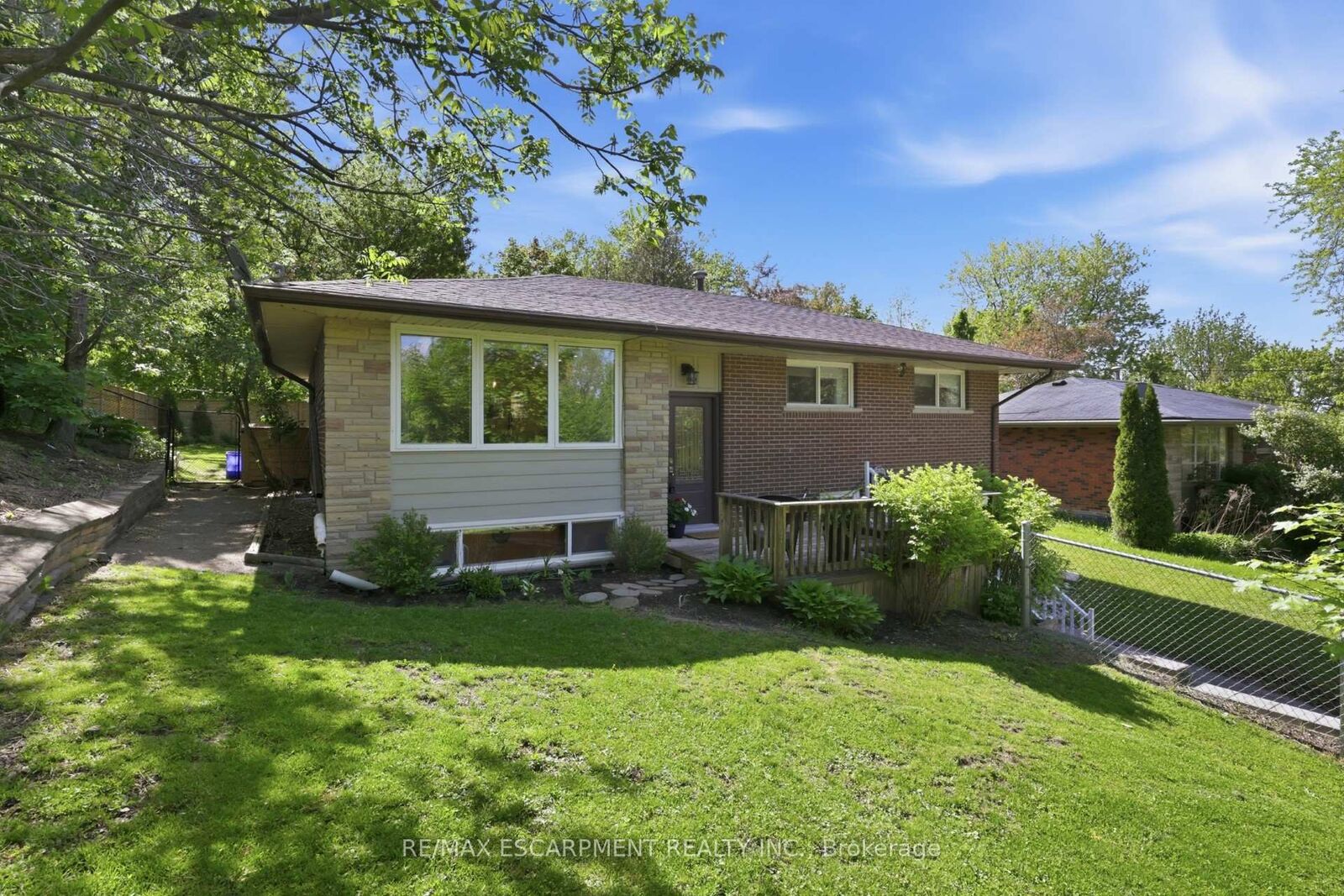 Property Photo:  52 Grand Avenue  ON N3W 2J5 