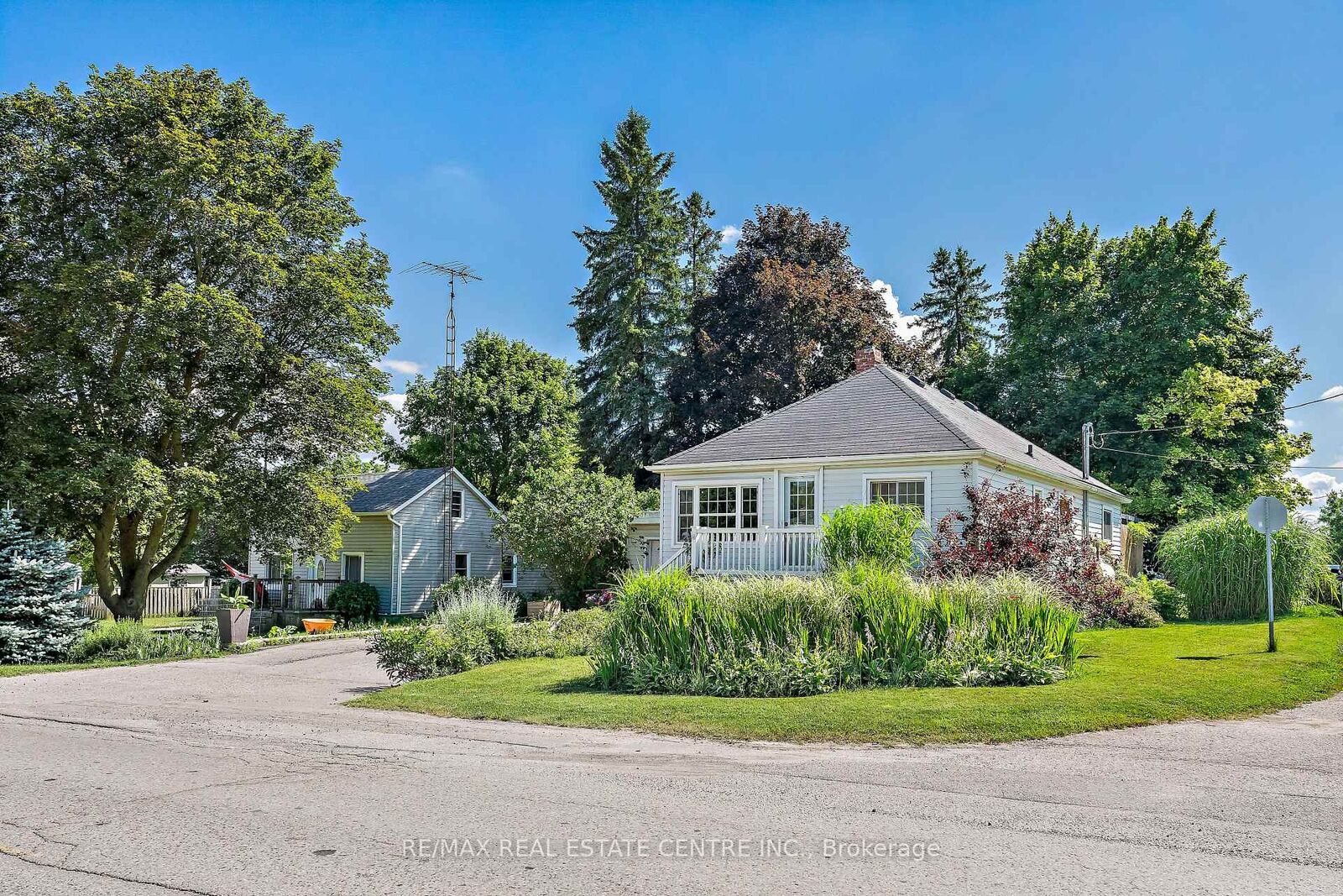 Property Photo:  196 Main Street N  ON L7G 3E9 