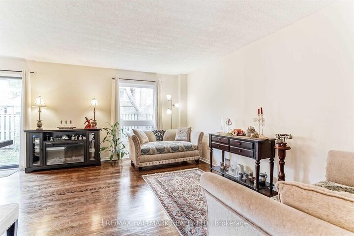 Property Photo:  2006 Glenada Crescent 17  ON L6H 5R9 
