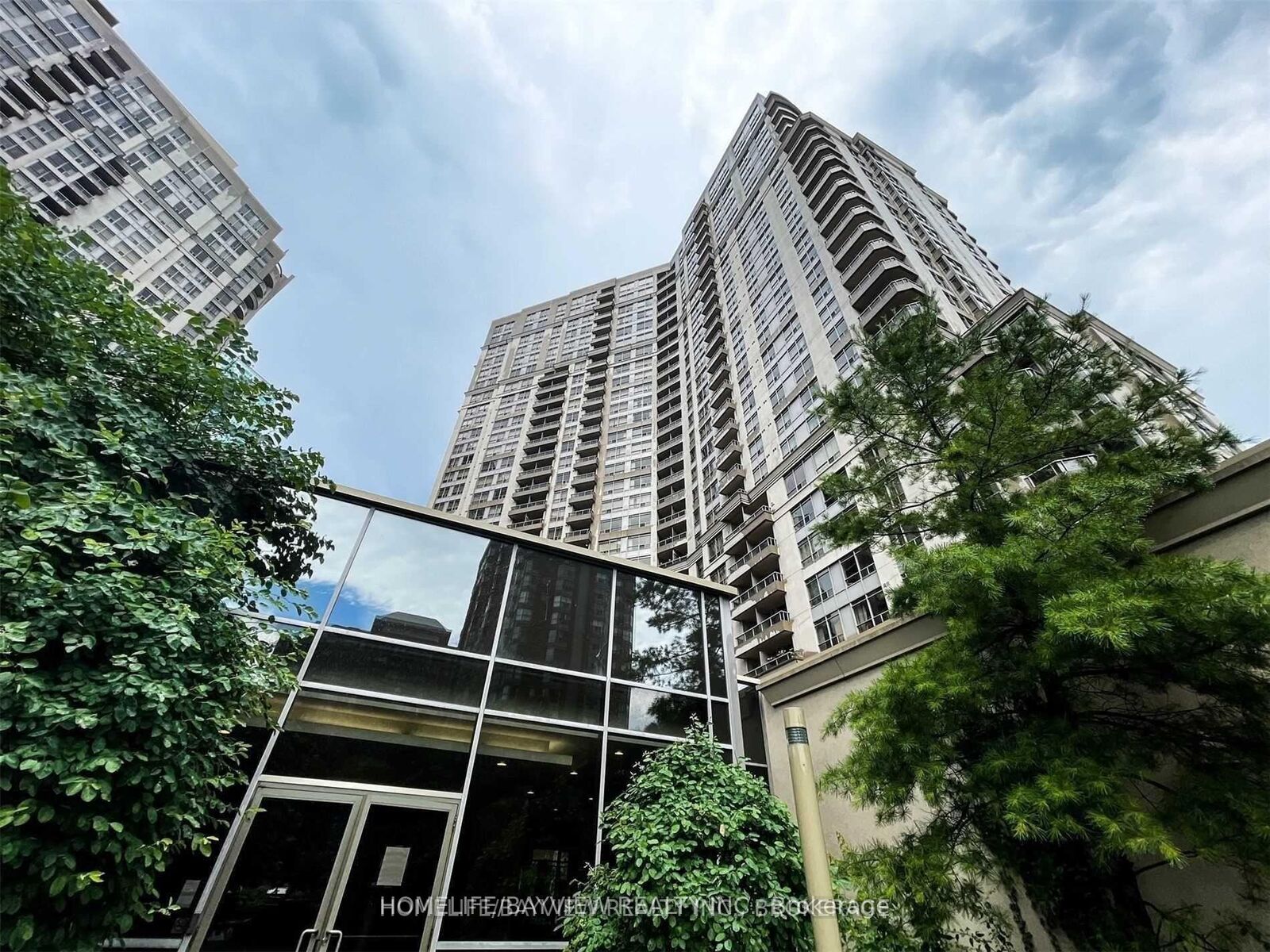 Property Photo:  3880 Duke Of York Boulevard 2204  ON L5B 4M7 