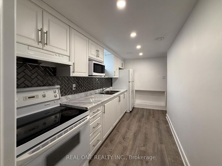 Property Photo:  3421 Ellengale Drive W Lower Unit  ON L5C 1Z5 