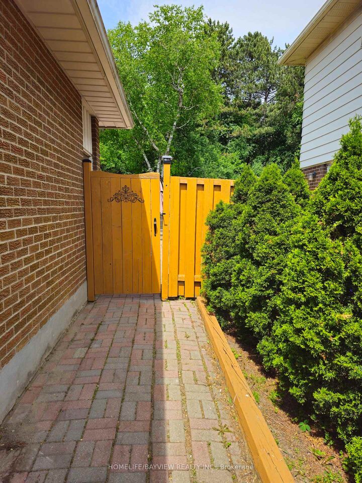 Property Photo: 32 Blue Spruce Lane ON L3T 3W9