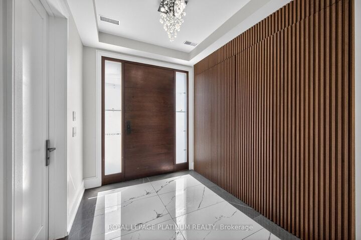 Property Photo: 7 Arch Road ON L5M 1M4