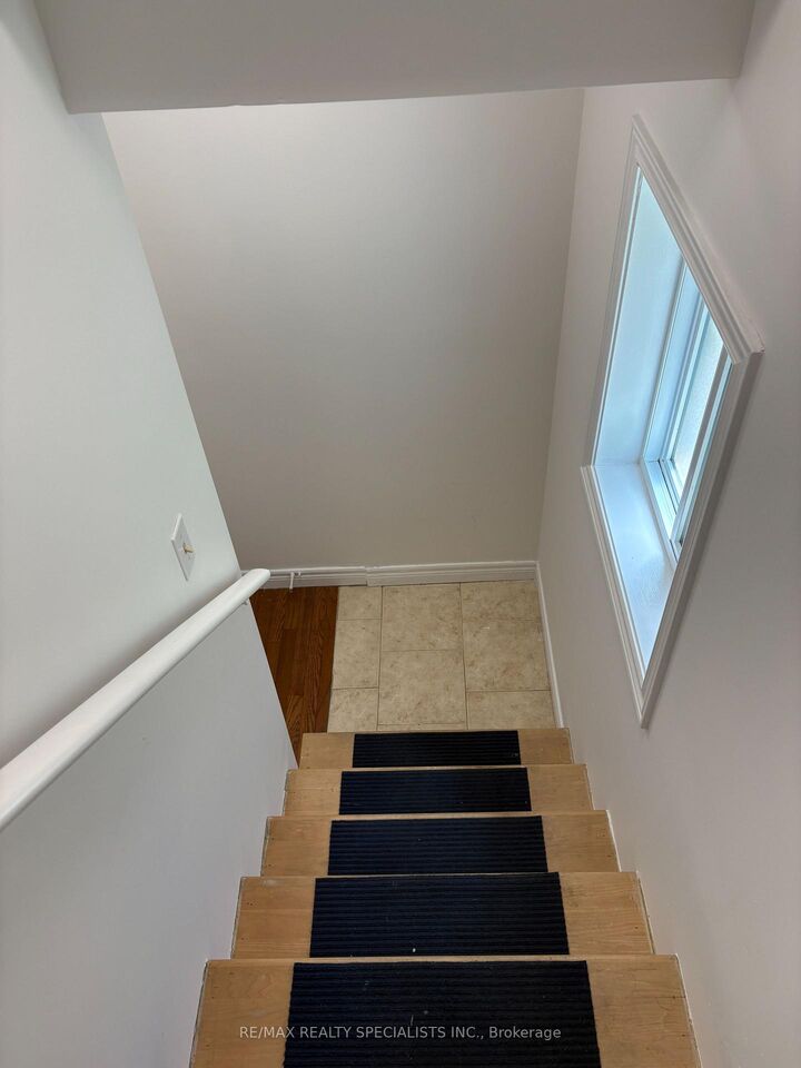 Property Photo:  48 Londonderry Drive Bsmt  ON L9K 1P7 