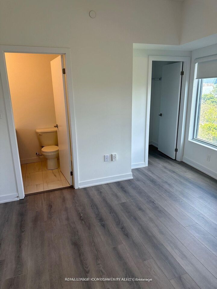 Property Photo:  2433 Dufferin Street 313  ON M6E 0B4 