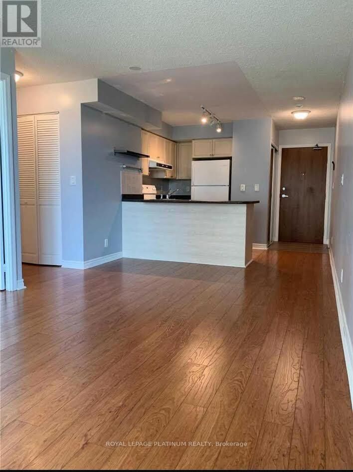 Property Photo: 33 Elm Drive W 405 ON L5B 4M2