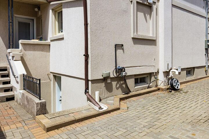 Property Photo: 71 Hawman Avenue ON L4L 1S3