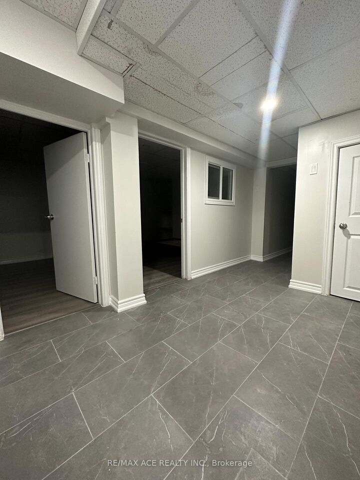 Property Photo:  23 Gemshaw Crescent Bsmt  ON M1B 1L3 