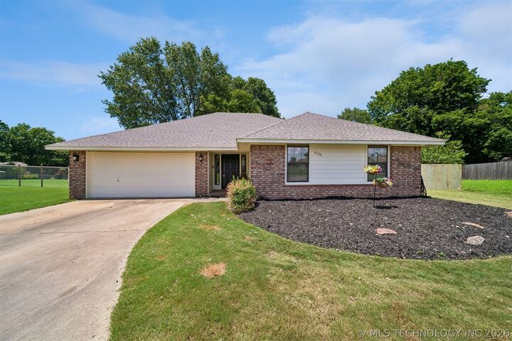 Property Photo:  9720 Swan Drive  OK 74014 