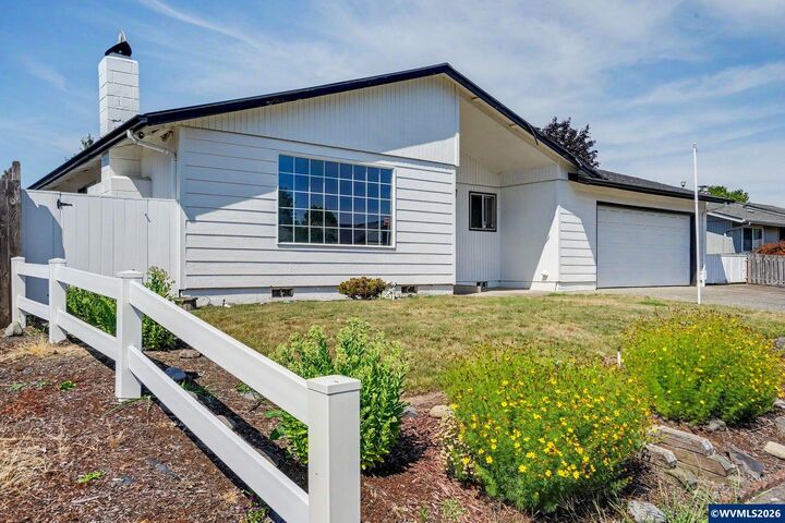 Property Photo: 4755 Countess Ct NE OR 97301