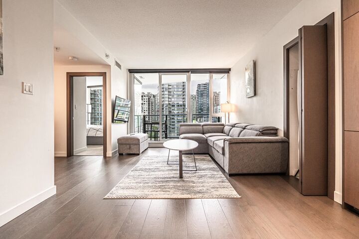 Property Photo: 68 Smithe Street 1121 BC V6B 0P4
