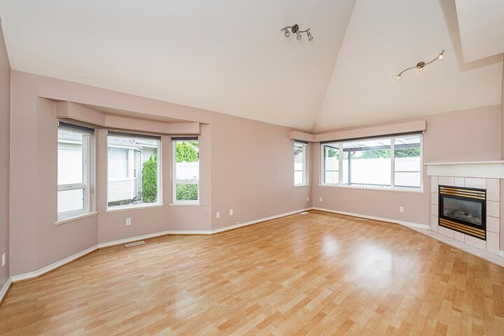 Property Photo: 13918 58 Avenue 59 BC V3X 3N8