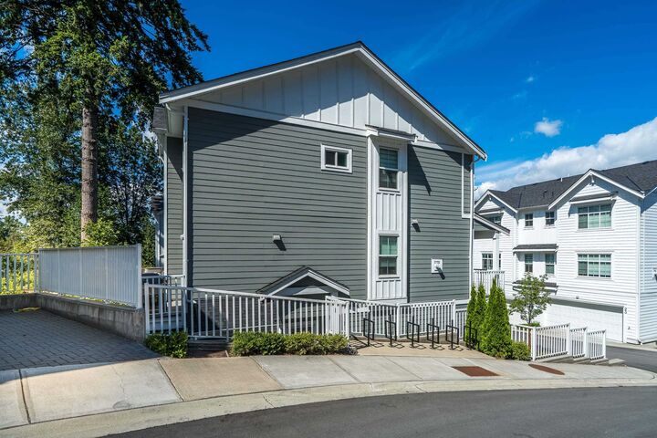 Property Photo: 9762 182A Street 19 BC V4N 6W5