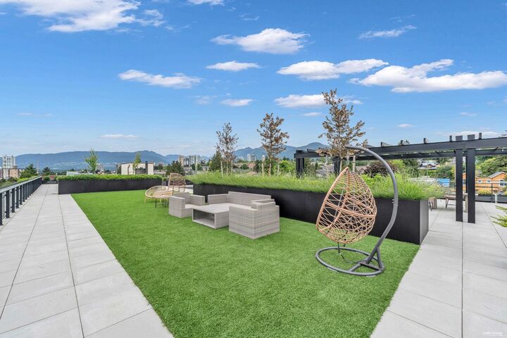 Property Photo: 422 E 3rd Street 510 BC V7L 0K1
