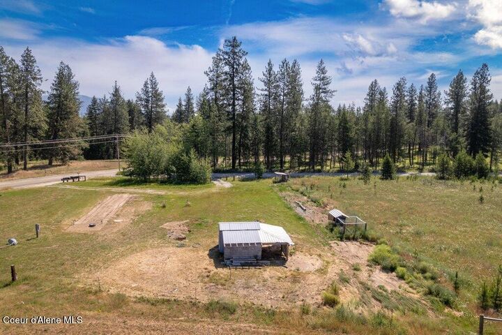 Property Photo:  30 Sawbuck Rd  ID 83869 