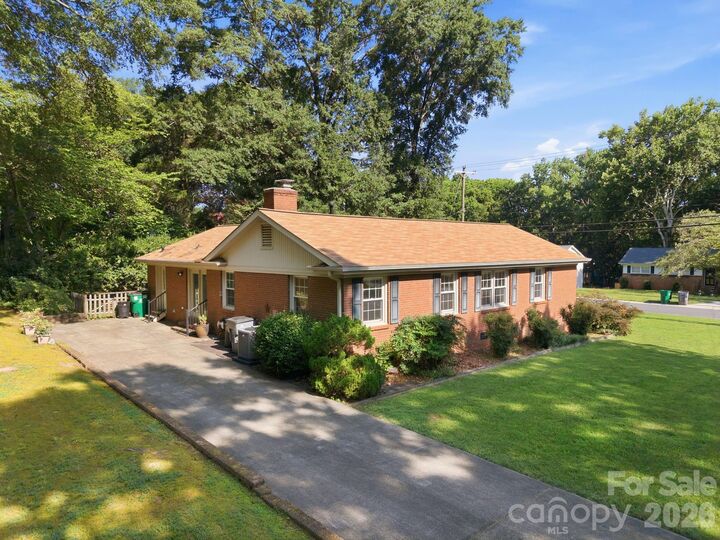 Property Photo:  3630 Sulkirk Road 1  NC 28210 