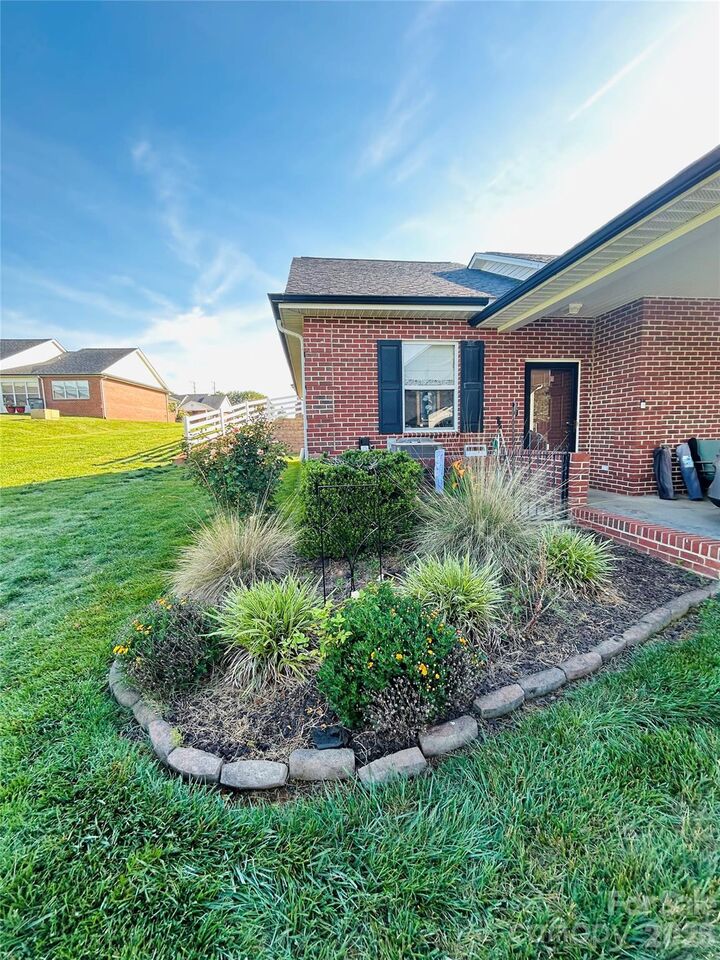 Property Photo: 6277 Iris Court NC 28037