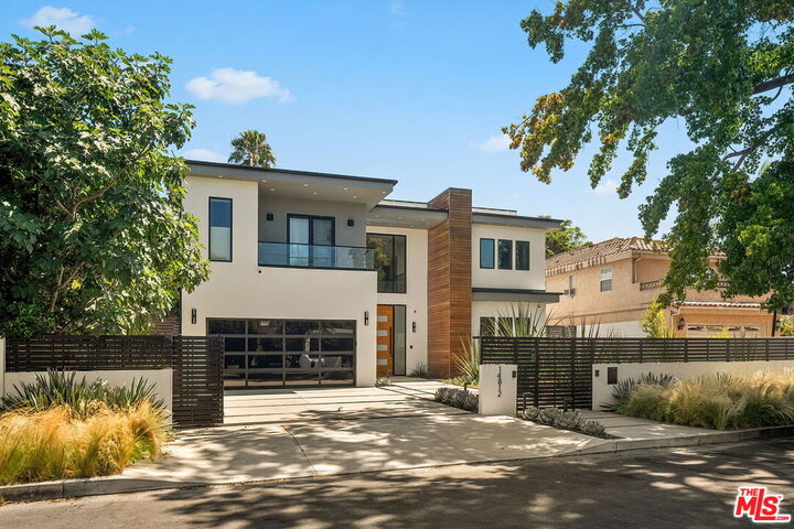 Property Photo: 14812 Morrison St CA 91403