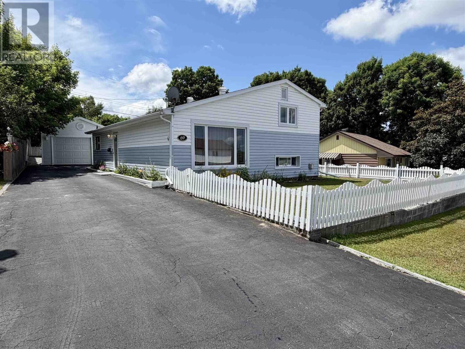 Property Photo: 69 Hutchison Ave ON P5A 1W7