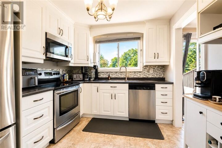 Property Photo:  1883 Courtland  ON P3A 4B9 
