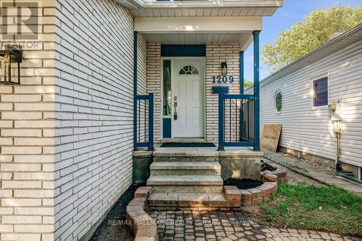 Property Photo: 1209 Whiterock Street ON K1J 1A7