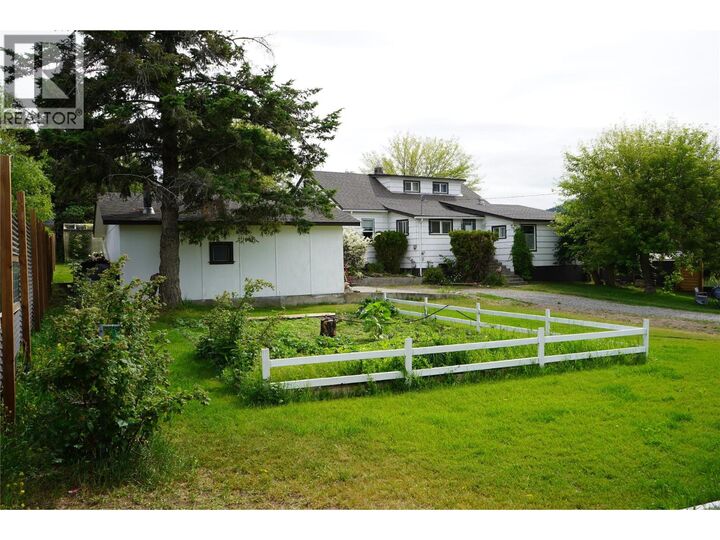 Property Photo: 304 McDonald Avenue BC V0K 1K0