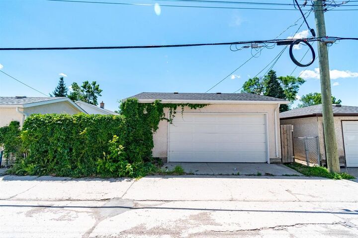Property Photo:  65 Teakwood Avenue  MB R2V 2M7 