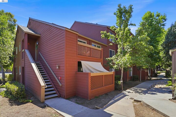 Property Photo: 947 Catkin Court CA 95128