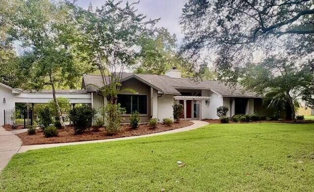 Property Photo: 103 E Capri Cove FL 32578