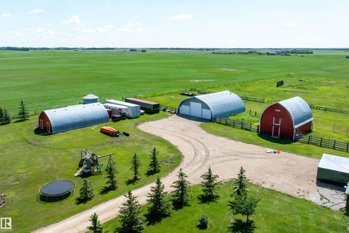Property Photo: 26409 Hwy 37 AB T8T 0H6