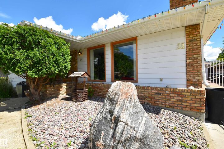 Property Photo:  58 Wilson Crescent  AB T8A 3L2 