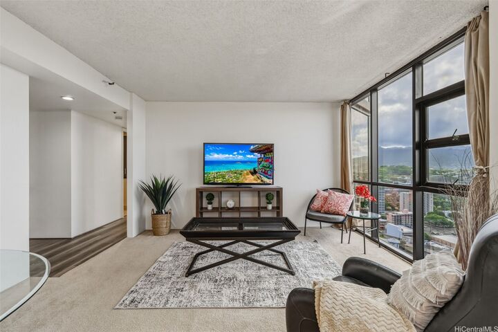 Property Photo: 930 Kaheka Street 3205 HI 96814