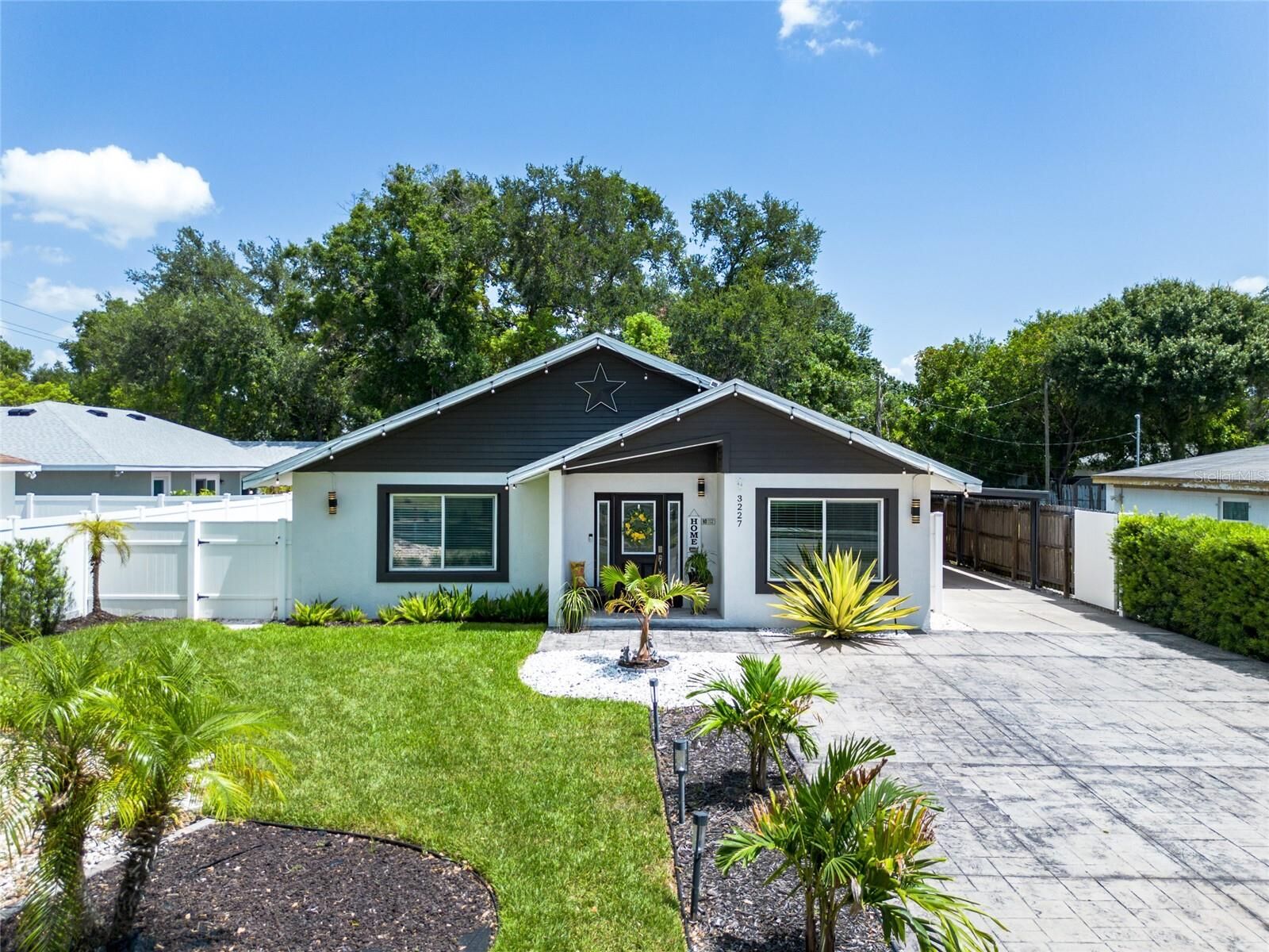 Property Photo:  3227 W Spruce Street  FL 33607 